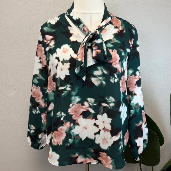 The Limited Green Floral Long Sleeve Blouse - Size 1X - Picture 3 of 6